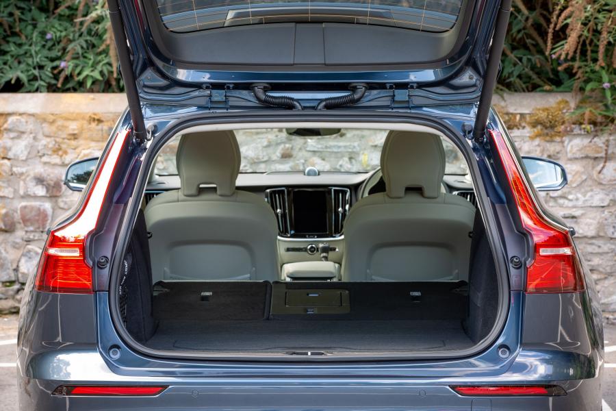  Volvo V60 D3 Inscription 2018 года  (UK) (фото 14 из 40)